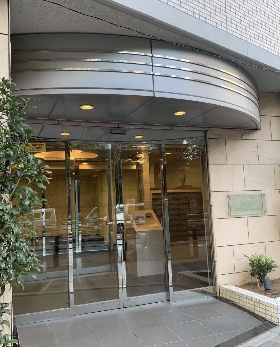 KOKO LOCKER Ikebukuro 大樓入口